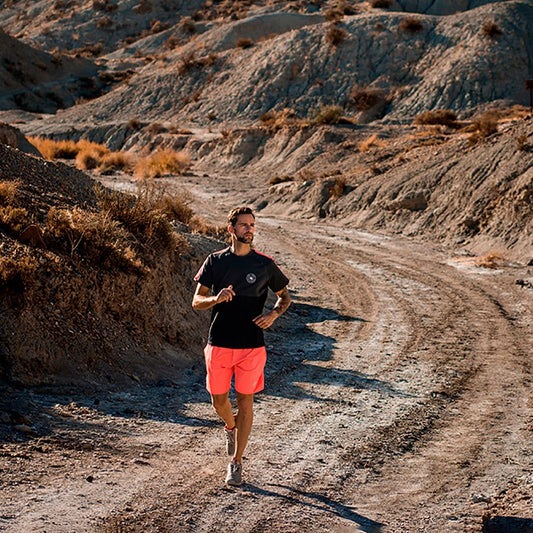 Koszulka z odciskiem stopy chłopca BB